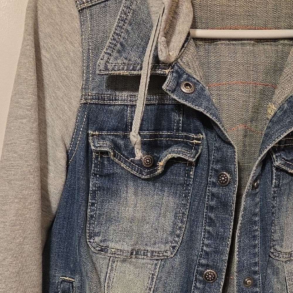 Harley-Davidson Denim Jacket with Gray Sleeves - Picture 4 of 6